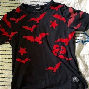 Black and Red t shirt with birds burando enoMedium